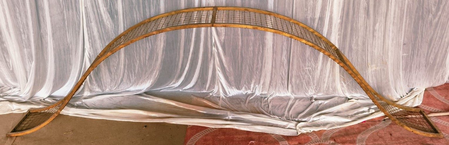 CRESCENT MESH ARCH