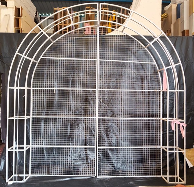 ARCHED METAL MESH BACKDROP STAND 2 PEICE