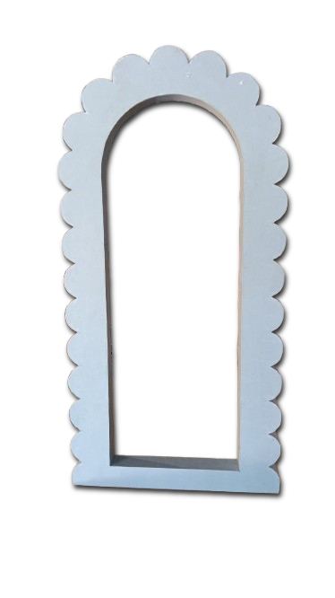 SCALLOPED WOODEN ARCH BACKDROP 